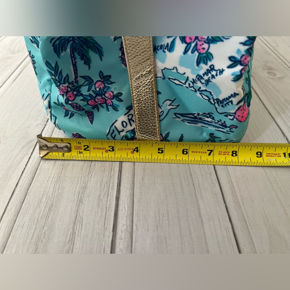 Lilly Pulitzer Amalfi blue overnight duffle bag with removable shoulder strap. - Picture 11 of 11